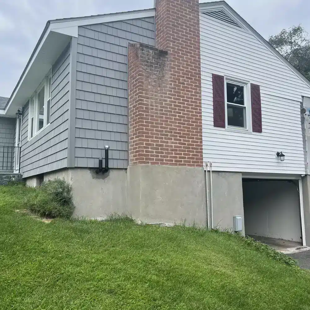 Selecting the Right Contractor for Shake Vinyl Siding Installation Vinyl siding companies installing and maintaining home exteriors in Suffield Connecticut