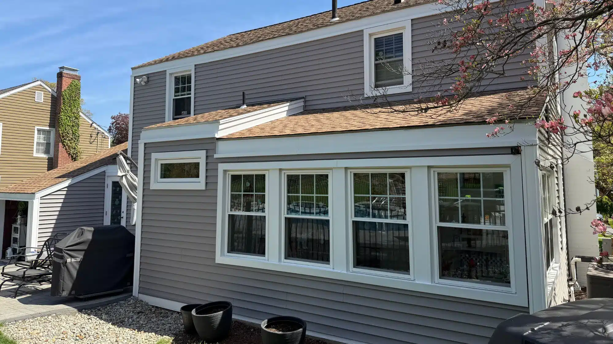 the-best-places-to-find-professional-window-replacement-services-in-wethersfield-connecticut Professional window replacement contractors installing energy-efficient windows on a residential home in Wethersfield Connecticut