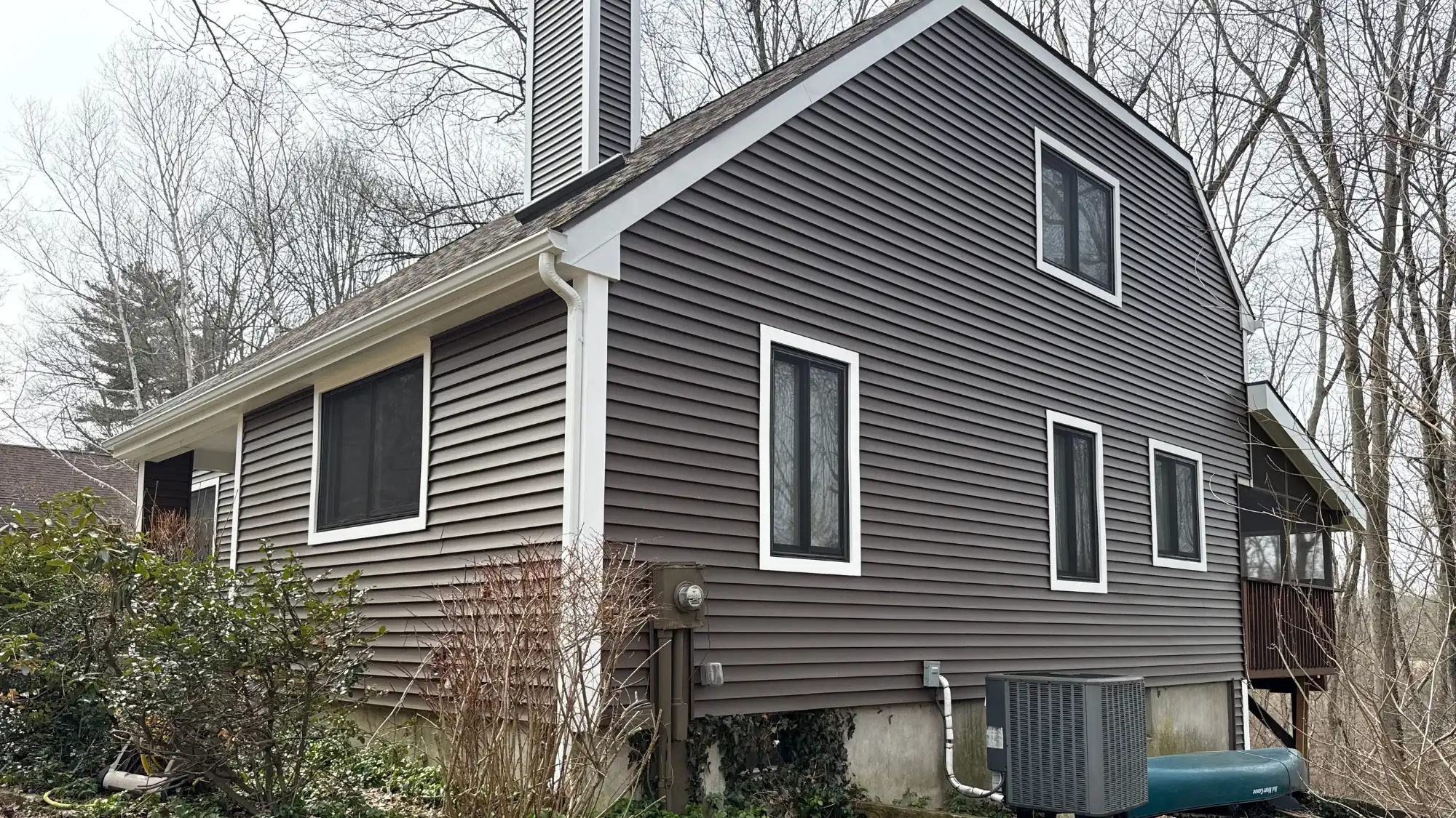 upgrade-your-home-s-exterior-expert-vinyl-siding-contractors-in-east-granby-ct-you-can-trust Beautiful home with new vinyl siding installation completed