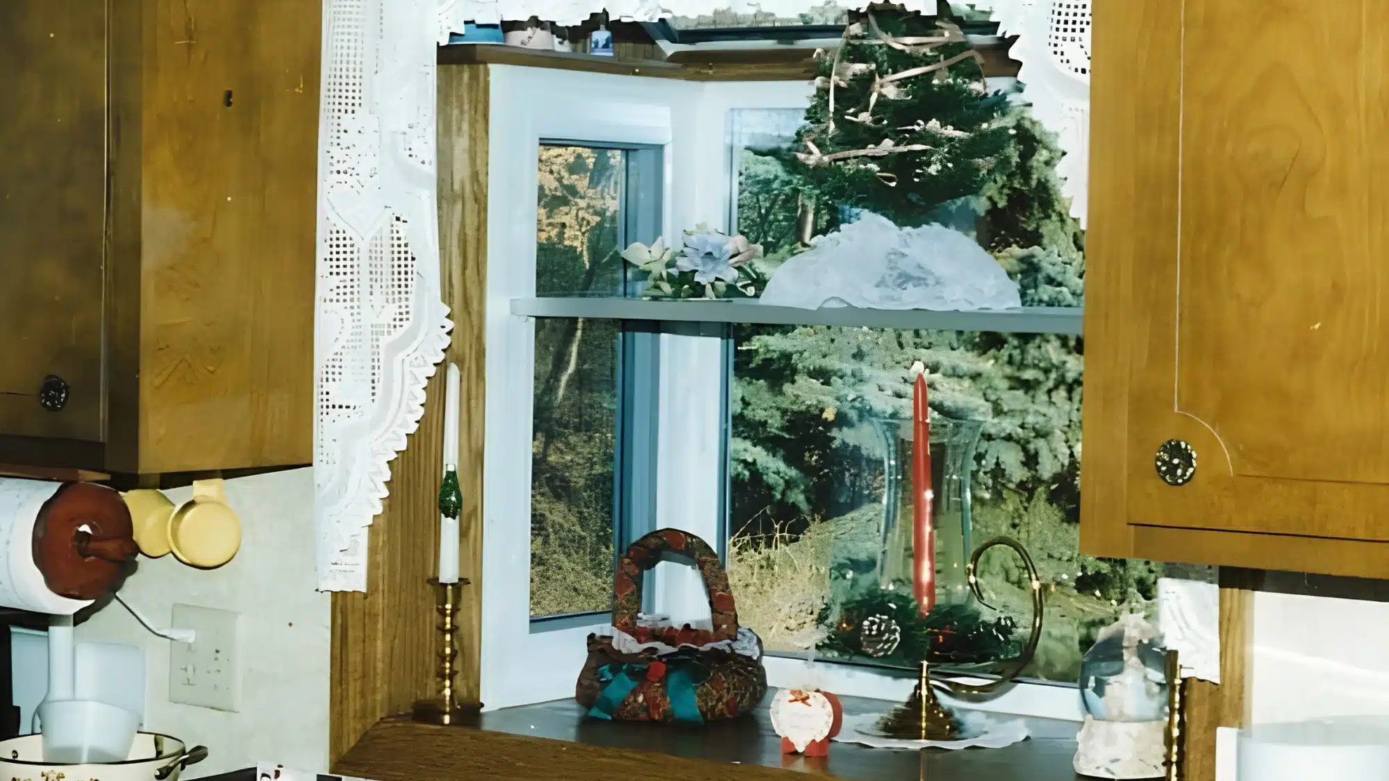 the-complete-homeowner-s-guide-to-understanding-the-different-types-of-replacement-windows-available A collage of different replacement window types and styles, enhancing a home's appearance.