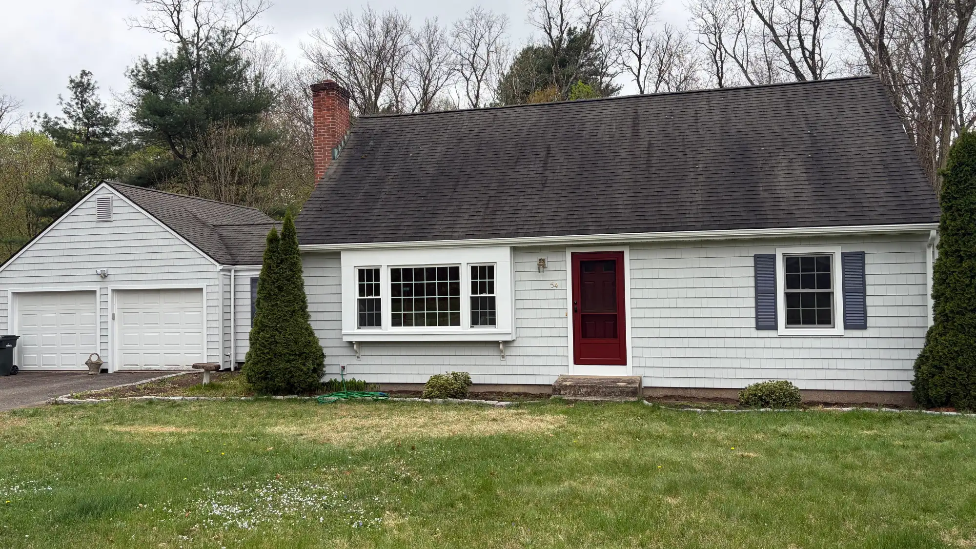 skilled-vinyl-siding-contractors-ct-homeowners-hire-pay-attention-to-moisture-barriers-and-trim Experienced contractors meticulously install vinyl siding, ensuring proper moisture barriers and trim for durable home protection.